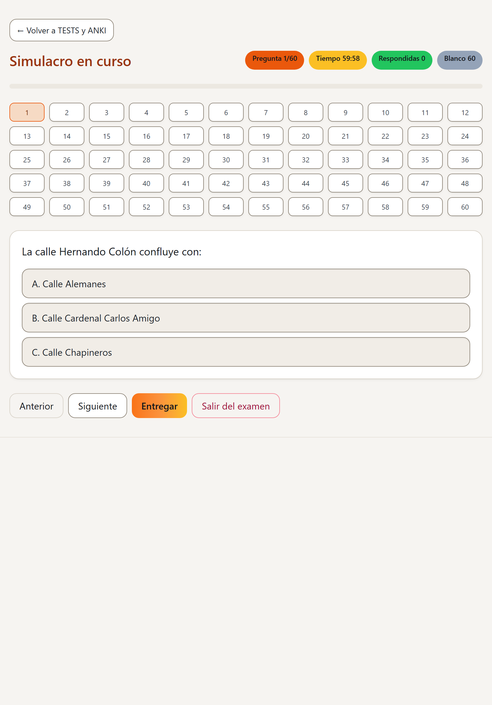 Hub de tests de Callejea Sevilla: los 83 simulacros oficiales en rejilla, con el selector de modo simulacro o feedback inmediato y las pestañas Oficiales, Aleatorio, Fallos, Zonas y Por tipo